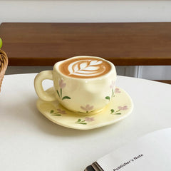 1Set Ceramic Asymmetrical Hand-Kneaded Coffee Cup and Saucer, High-Looking Purple Tulip Coffee Cup and Saucer, Suitable for Home Decoration, Home Drinking Water, Party Party, Camping Style Picnic, Gift Giving